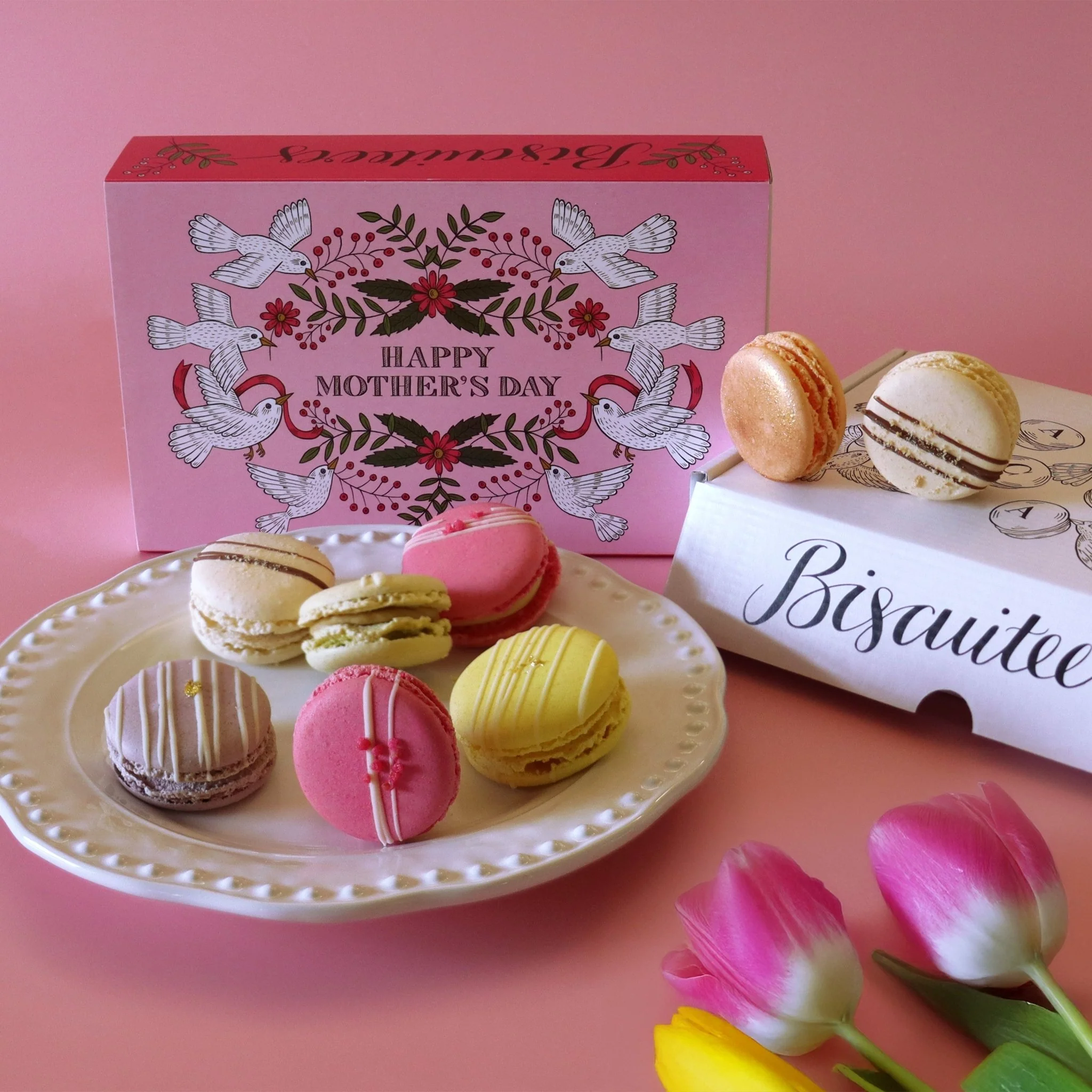 12 Mother's Day Macarons - Image 4