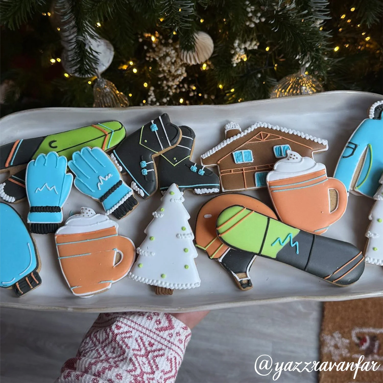 Apres Ski Luxe Biscuit Tin - Image 3