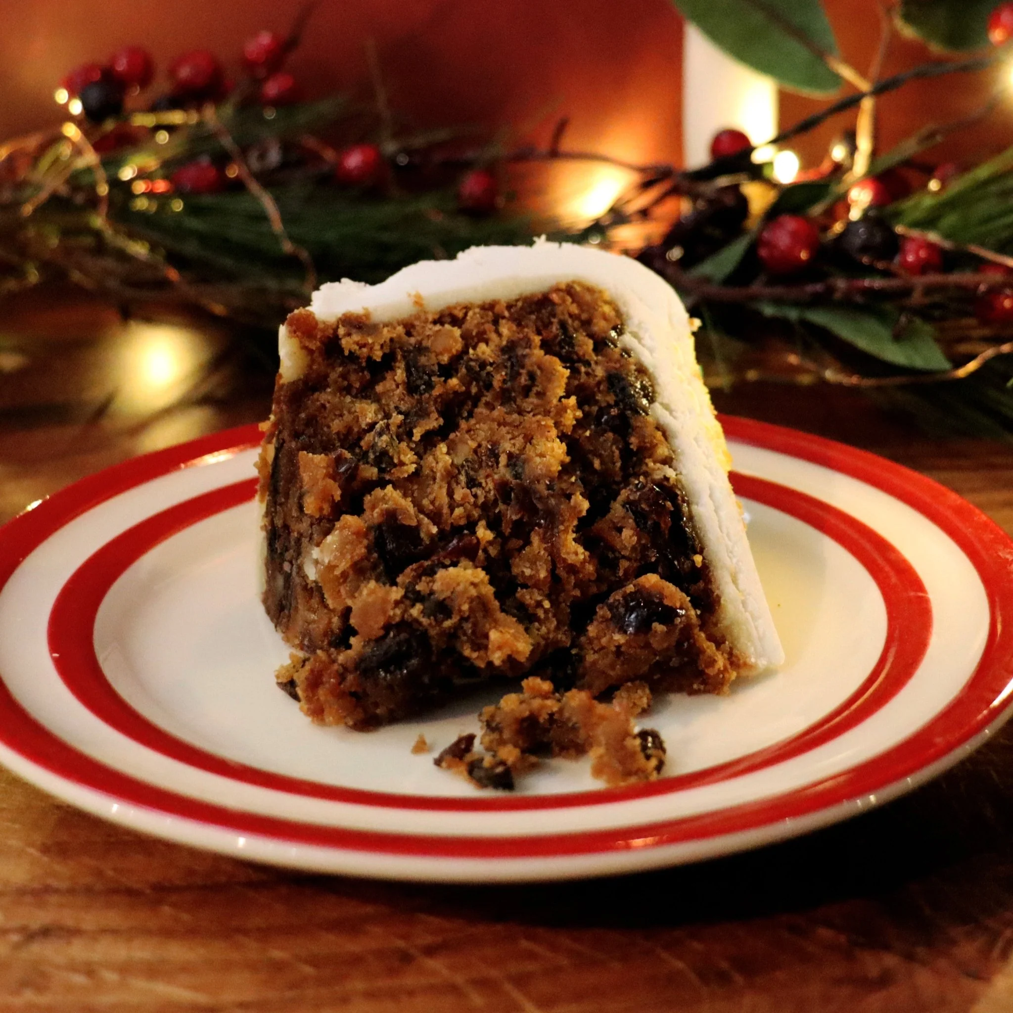 Christmas Holly Cake - Image 4