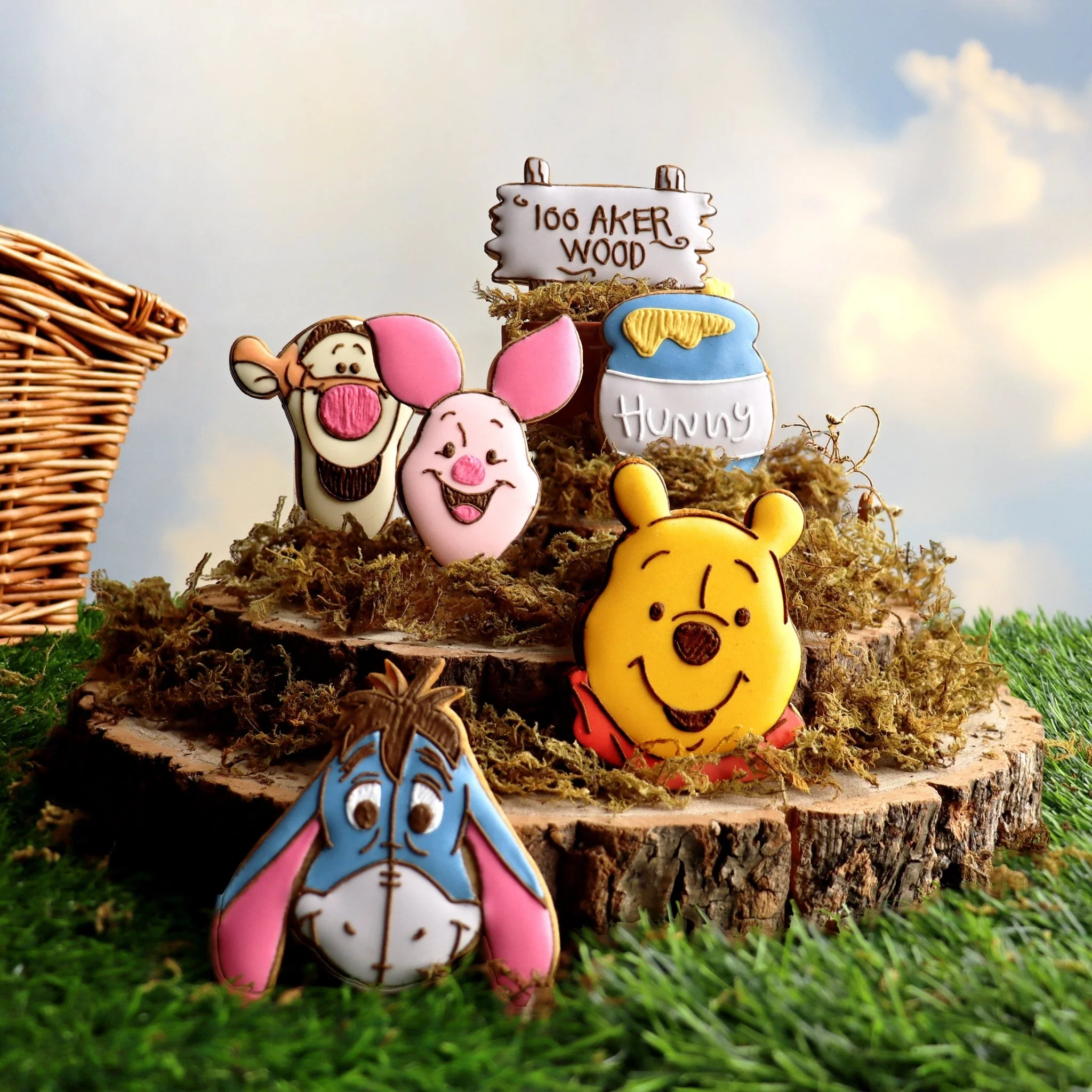 Disney Winnie the Pooh Biscuit Tin - Image 2