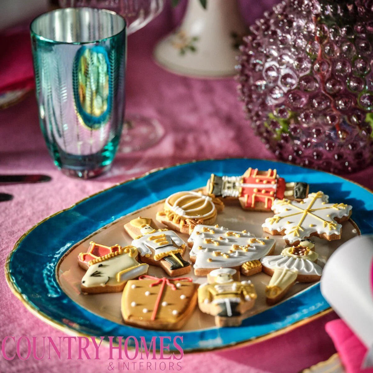 Nutcracker Biscuit Tin - Image 6
