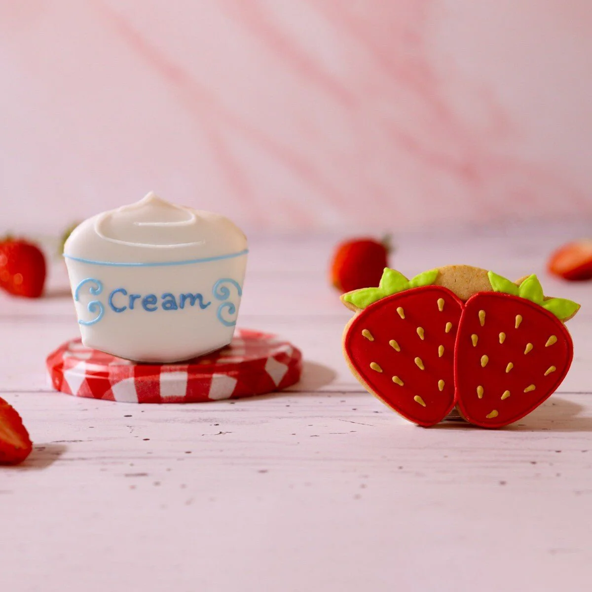 Strawberries And Cream Mini Gift Box - Image 3