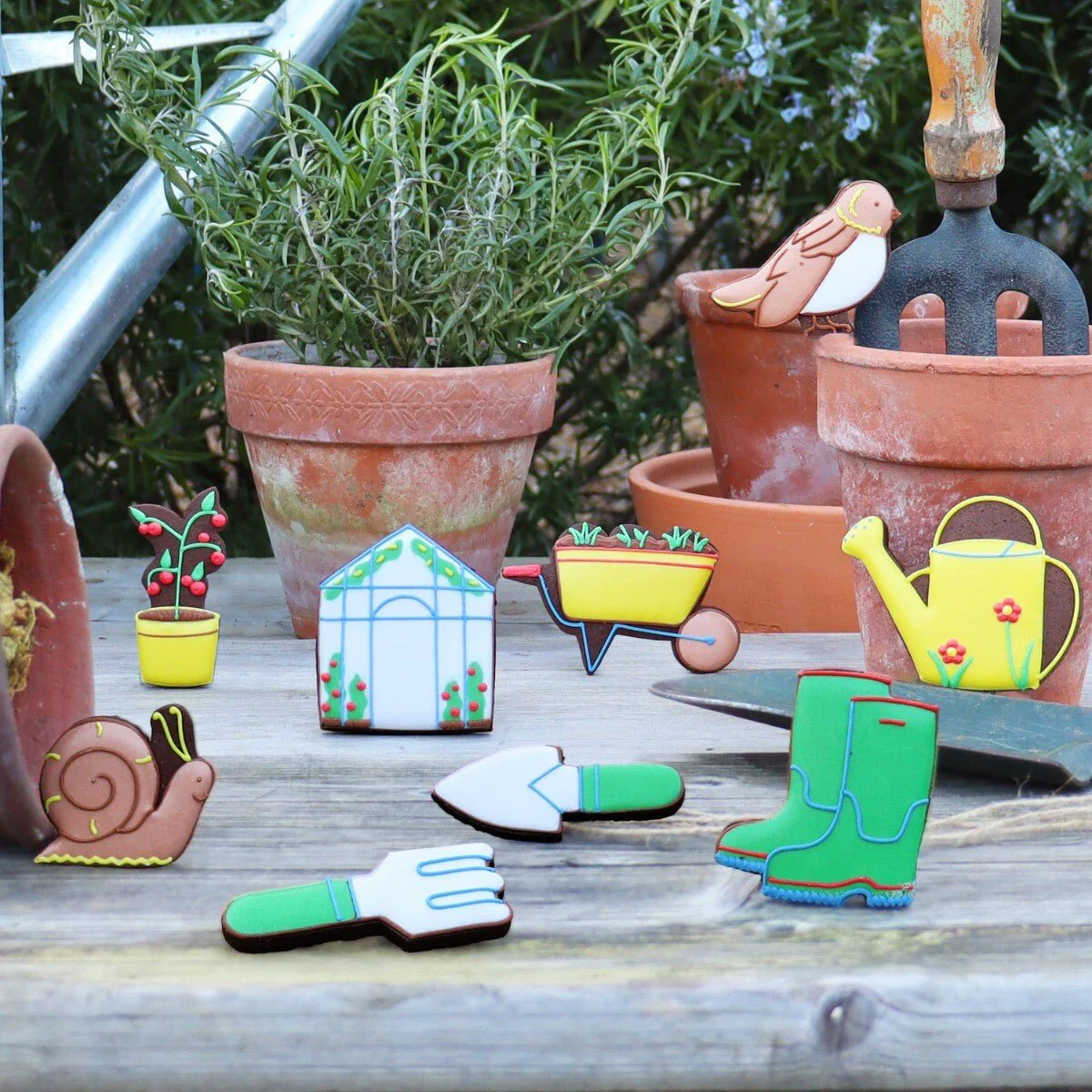 The Gardeners Biscuit Tin - Image 2