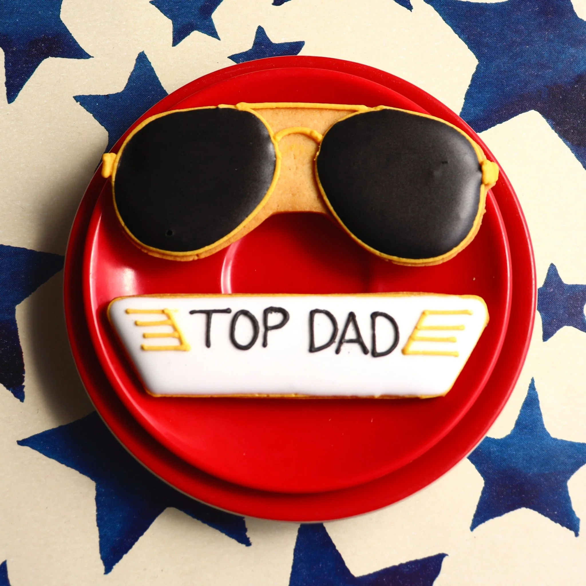 Top Dad Letterbox Biscuit - Image 2