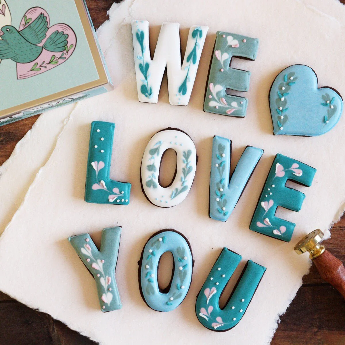 We Love You Biscuit Tin - Image 2